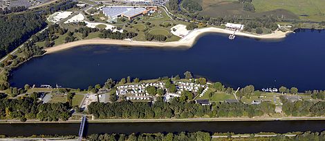 zu sehen ist ein Luftbild von dem Campingplatz am Allersee in Wolfsburg