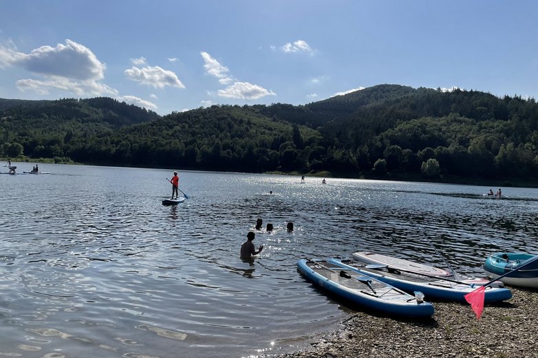 Strand, Wasser, SUP-Boards, Menschen
