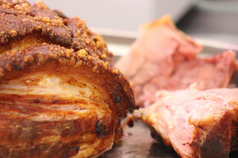 Ein Stück Schweinebraten.