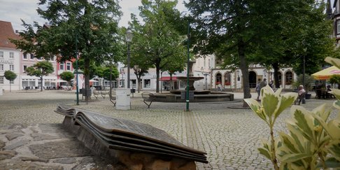 260717 Foto Peine 1Bronzebuch Am Marktplatz KathrinBolte Bloggerin Web
