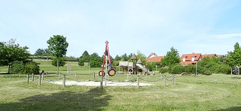 Blick auf den Spielplatz im Helmstedter Piepenbrink-Park.