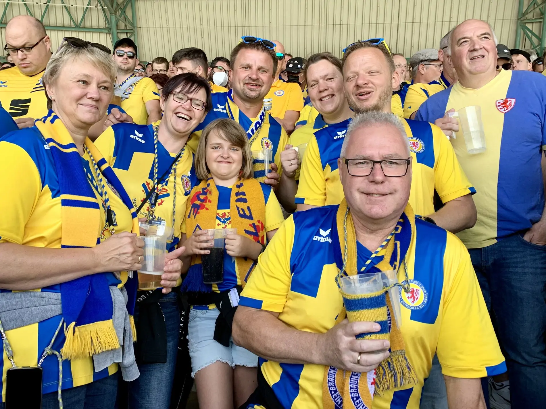 Eintracht Braunschweig: Eintracht-Fans im Stadion.