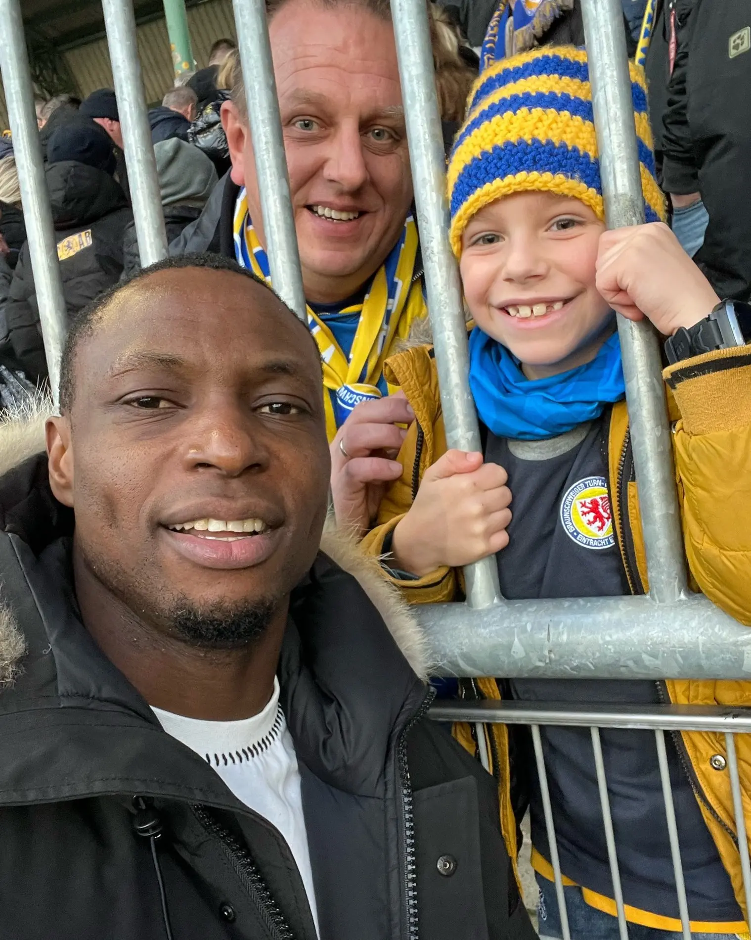 Stadion-Neuling Carl (rechts) und Stürmer-Veteran Anthony Ujah.