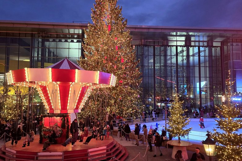 Winterzauber Autostadt Wolfsburg Kettenkarussell