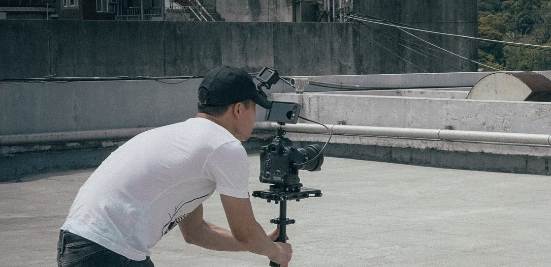 Person wird in einer Bewegung gefilmt