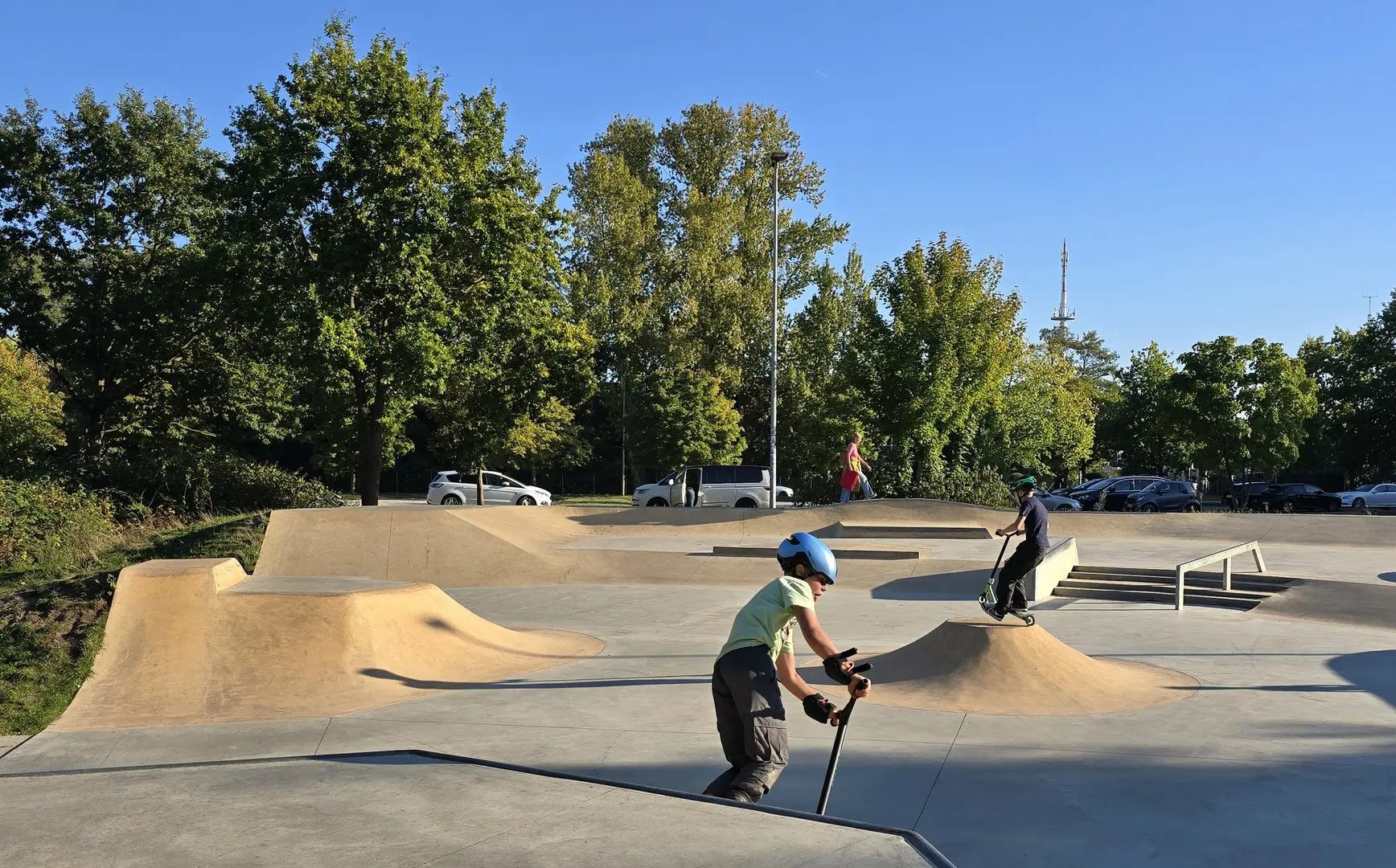 Auch für Kids mit dem Roller eine fahrerische Herausforderung: Skatepark Gifhorn.