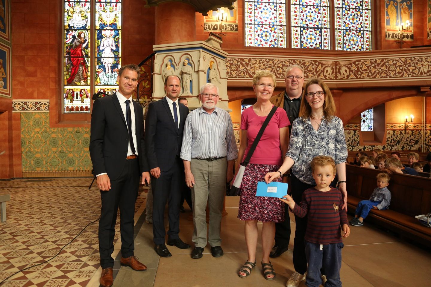 Peine: Sieben Besucher der Preisverleihung zur Initiative „Gemeinsam Helfen“ in Peine. 