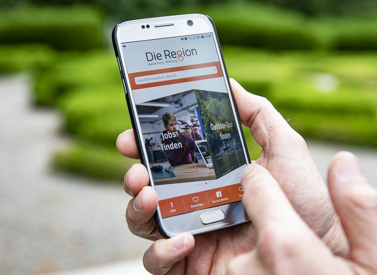 Die App"Die Region Braunschweig-Wolfsburg" auf einem Smartphone geöffnet