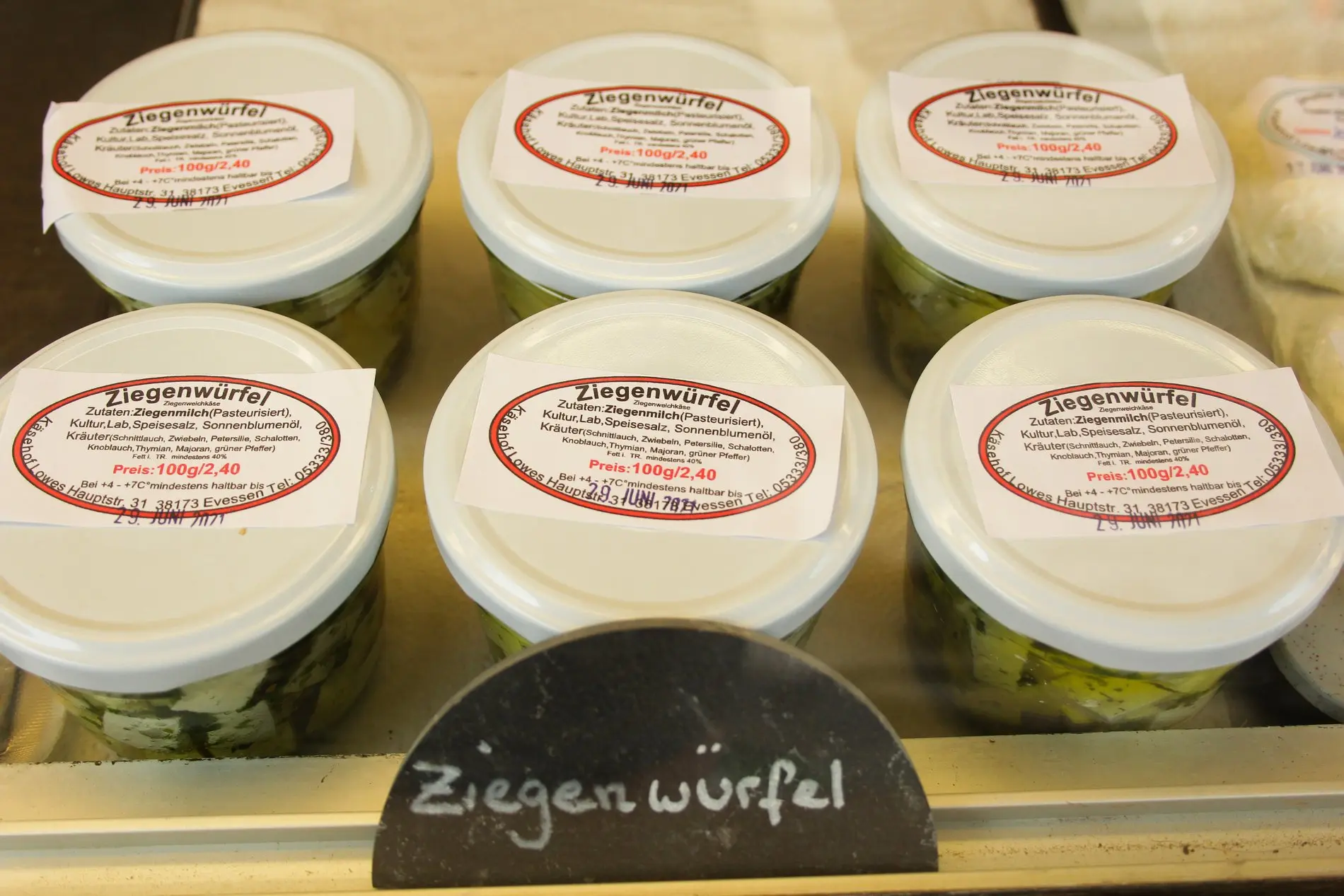 Packungen mit Ziegenfrischkäse