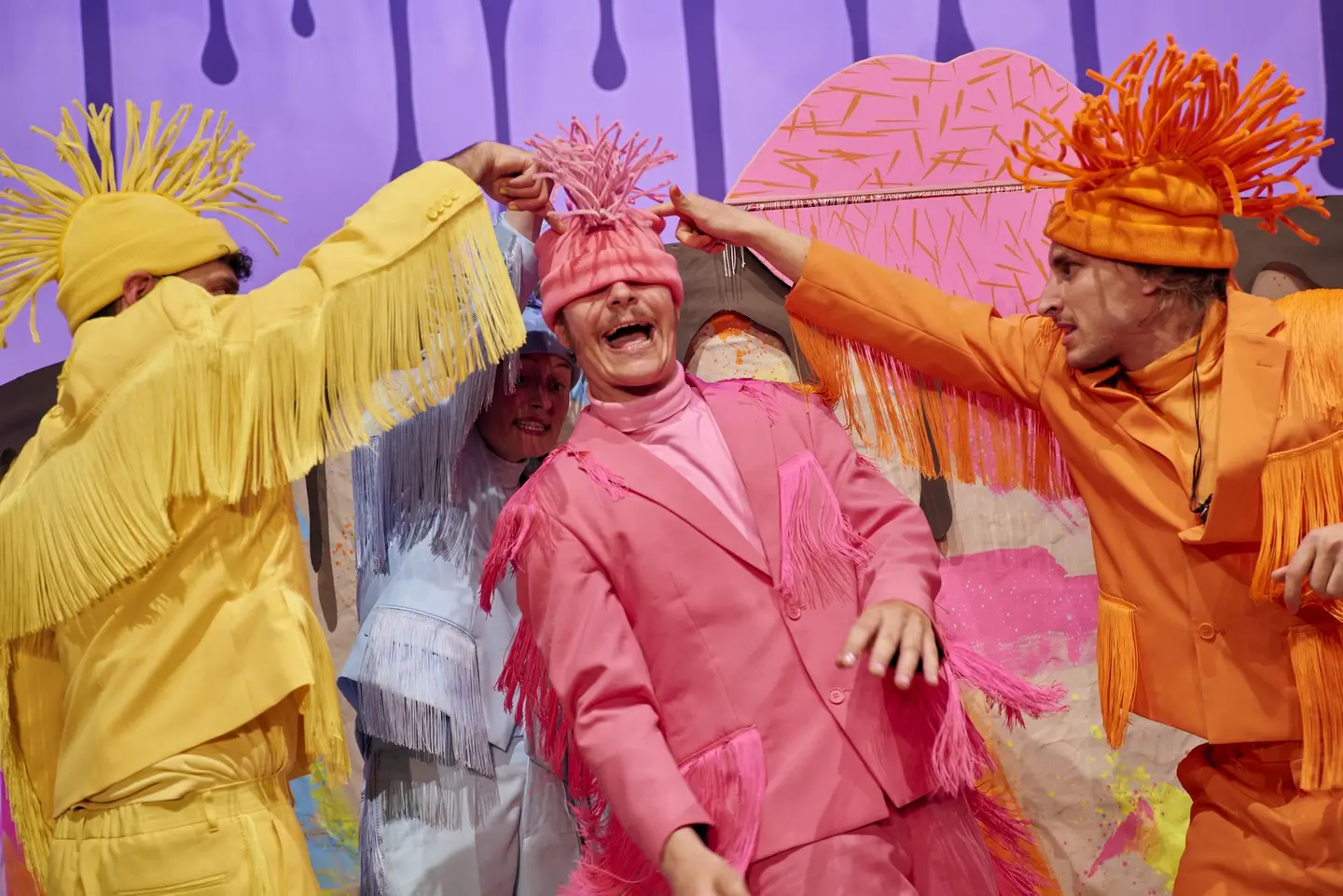 Szenenfoto aus dem Stück -Häppi Bürste-, JUNGES! Staatstheater im Lokpark Braunschweig