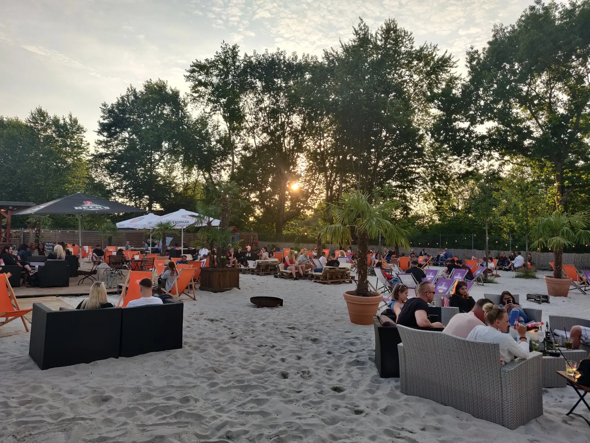 Schöne, relaxte Atmosphäre in der Cappucabana - Am Wochenende mit Musik.