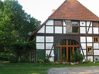 Ein Fachwerkhaus bei Peine von vorne fotografiert.
