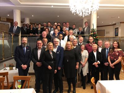 Allen Beteiligten der Freiwilligenagentur Jugend-Soziales-Sport e.V. bei der Feier und Ehrung am Internationalen Tag des Ehrenamtes im Parkhotel Altes Kaffeehaus in Wolfenbüttel. 