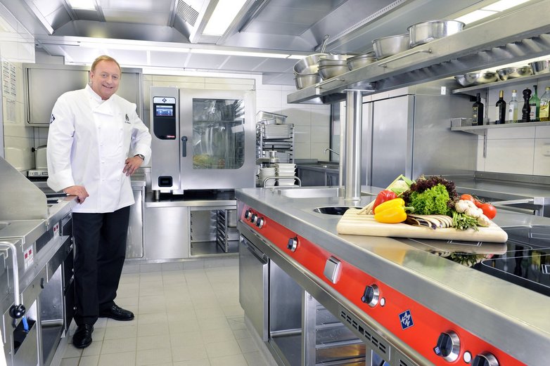 Beim FC Bayern kocht Alfons Schuhbeck in einer MKN-Küche.