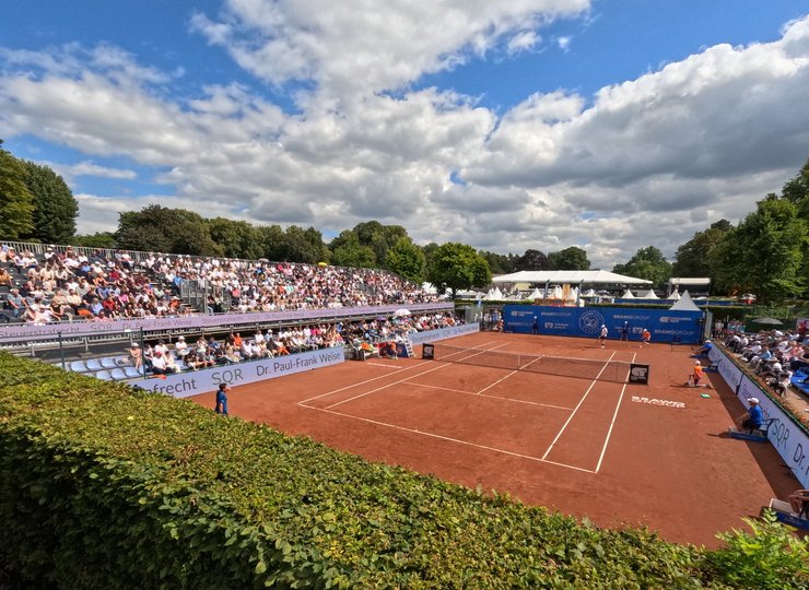 Strahlender Sonnenschein und volle Tribünen sorgten für optimale Bedingungen auf dem Center Court der BRAWO OPEN 2024.