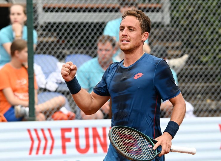 Roberto Carballes Baena triumphierte im vergangenen Jahr auf dem Sandplatz – der Spanier sicherte sich souverän den Titel bei den BRAWO OPEN 2024 in Braunschweig.