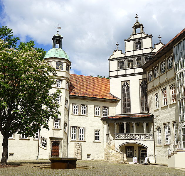 Blick auf den Schlossinnenhof und den Eingang zum Museum (Bildrechte: Beate Ziehres)