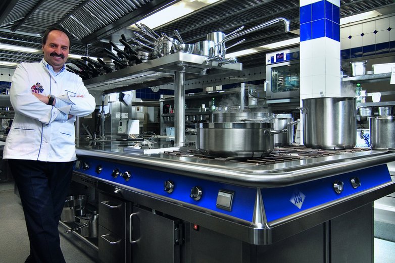 Auf MKN-Kochtechnik setzt auch Starkoch Johann Lafer.