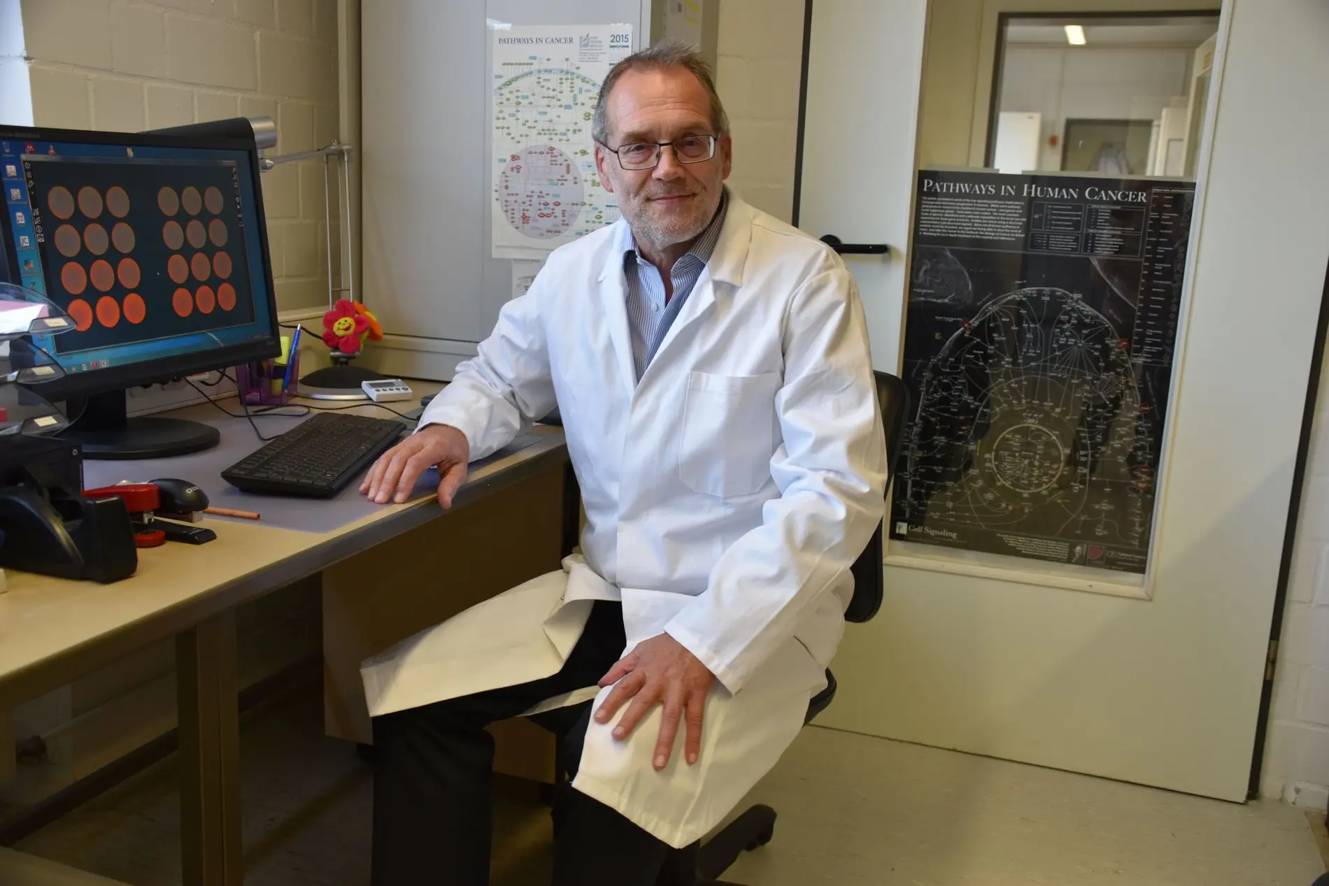 Prof. Hans Drexler im Labor der DSMZ in Braunschweig. 