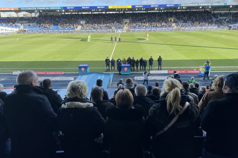 Eine Aufnahme des Stadions der Eintracht Braunschweig von innen.