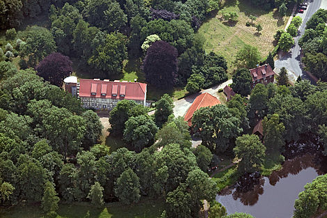 Die Burg Knesebeck von oben.