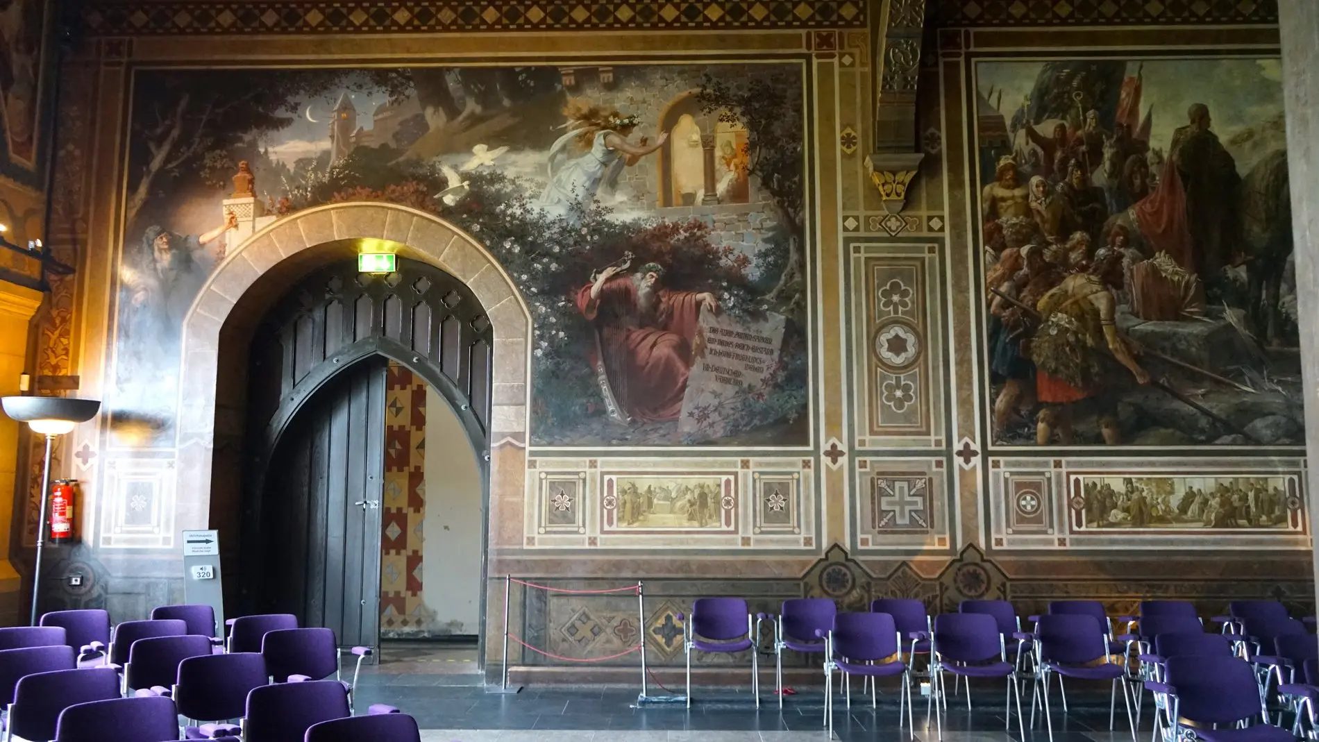 Wandmalerei: Die Dornröschen-Szene im großen Saal der Kaiserpfalz. 