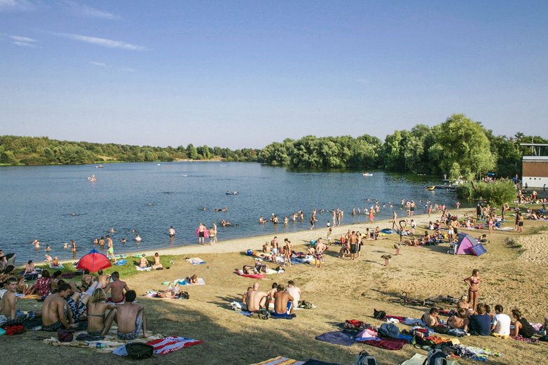 Im Sommer tümmeln sich Badegäste am Eixer See.