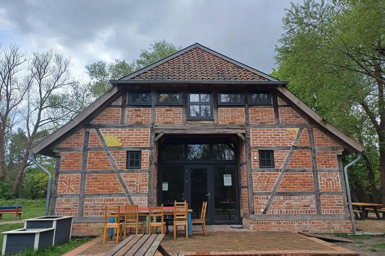 Das Jugendhaus auf dem Natur- und Aktivspielplatz Flutmulde bietet viel Platz für vielerlei Interessen.