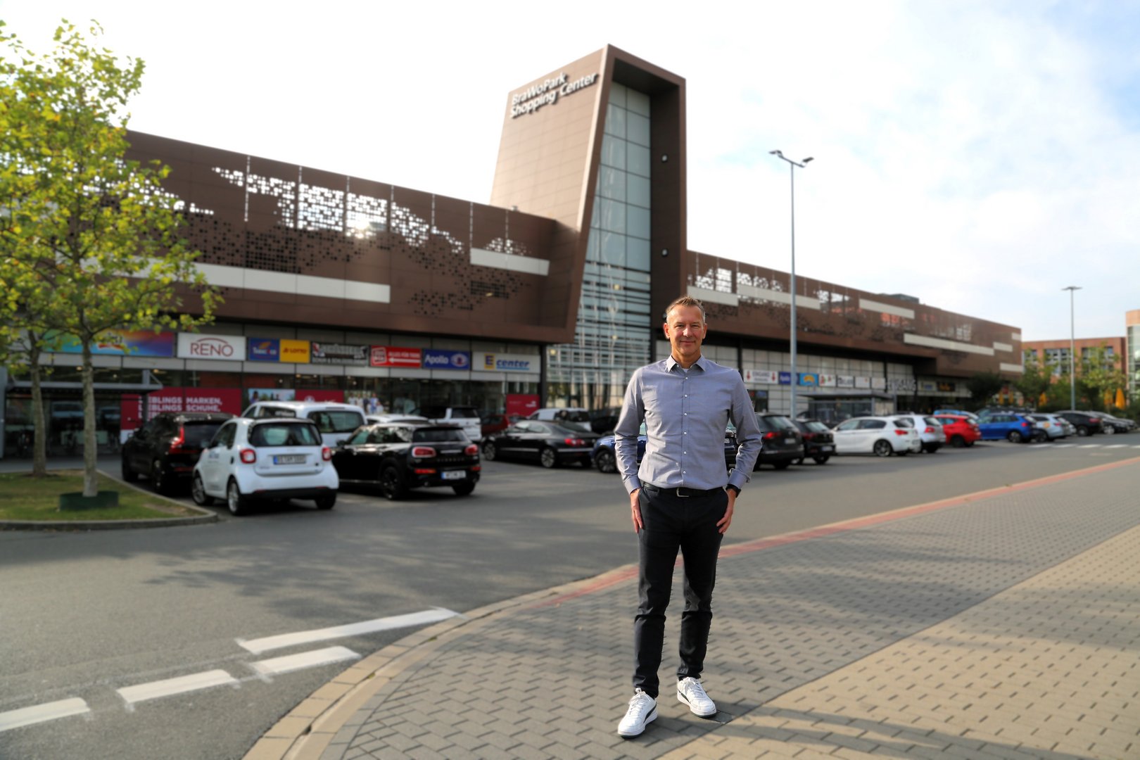 Center Manager Guido Reuter vor dem Shopping Center.