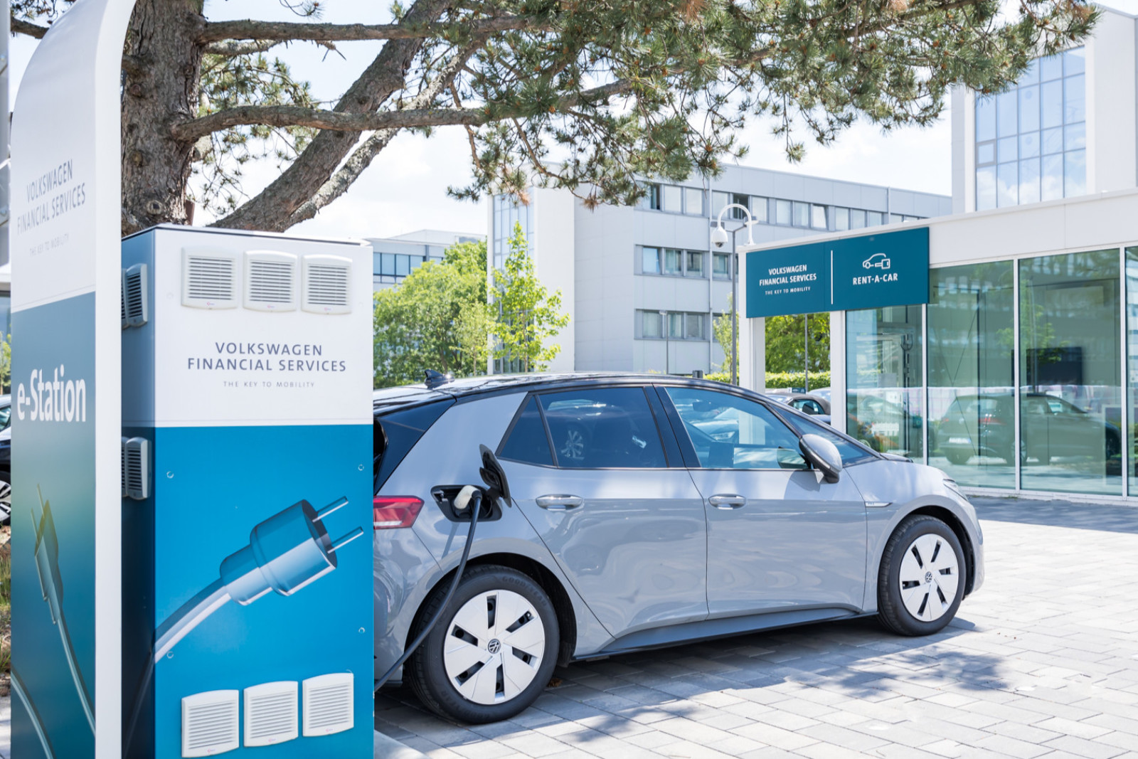 E-Mobilität: Ein Auto an der Ladesäule.