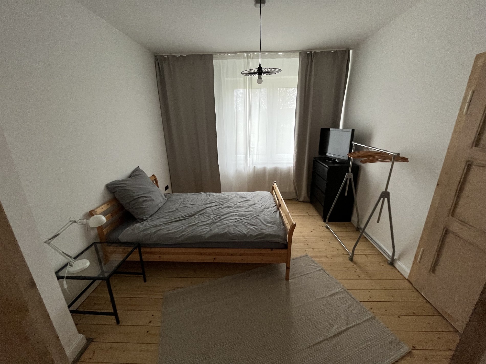 Ein Zimmer in einem Boarding House in Lengede.