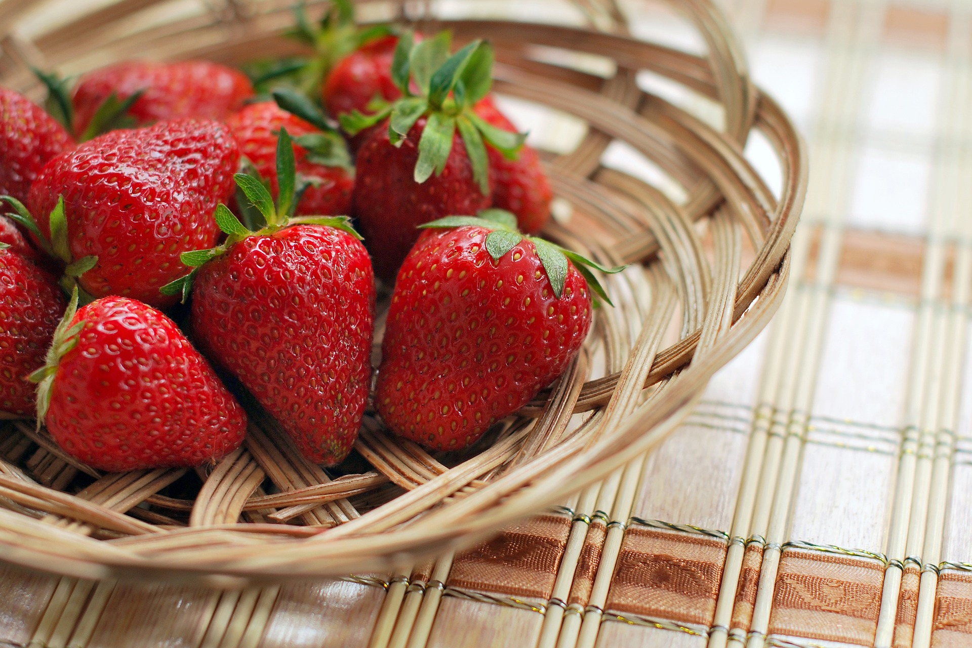 Frische Erdbeeren in einem Korb