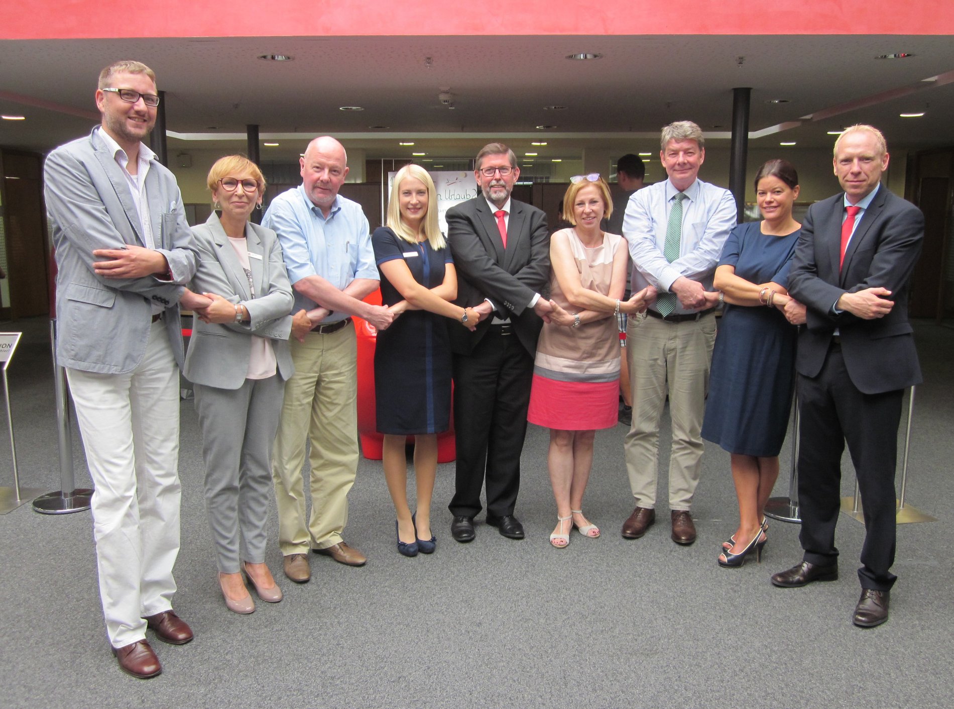Initiatoren des CrossMentoring Salzgitter und ein Redakteur der Salzgitter Zeitung.