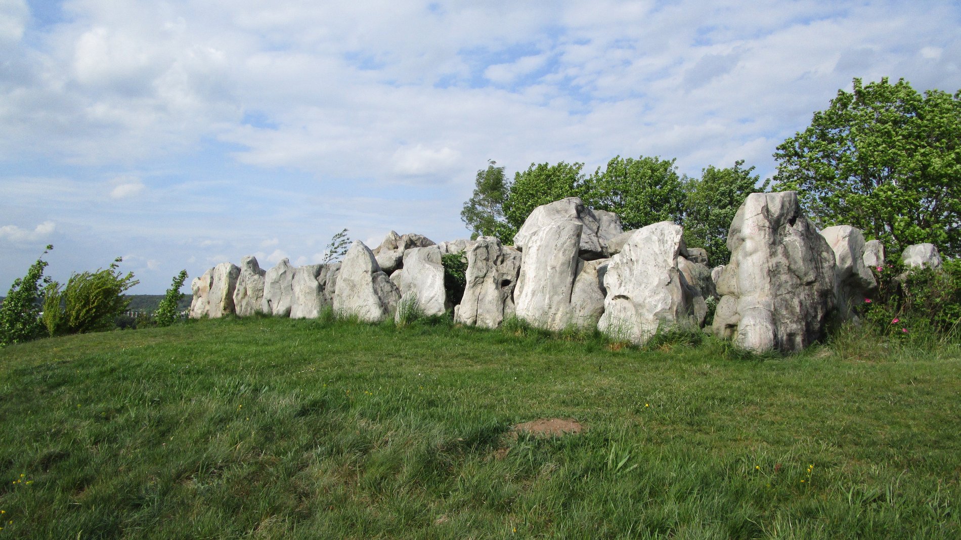 Die mystischen Lübbensteine auf der Wiese des St. Annenberg