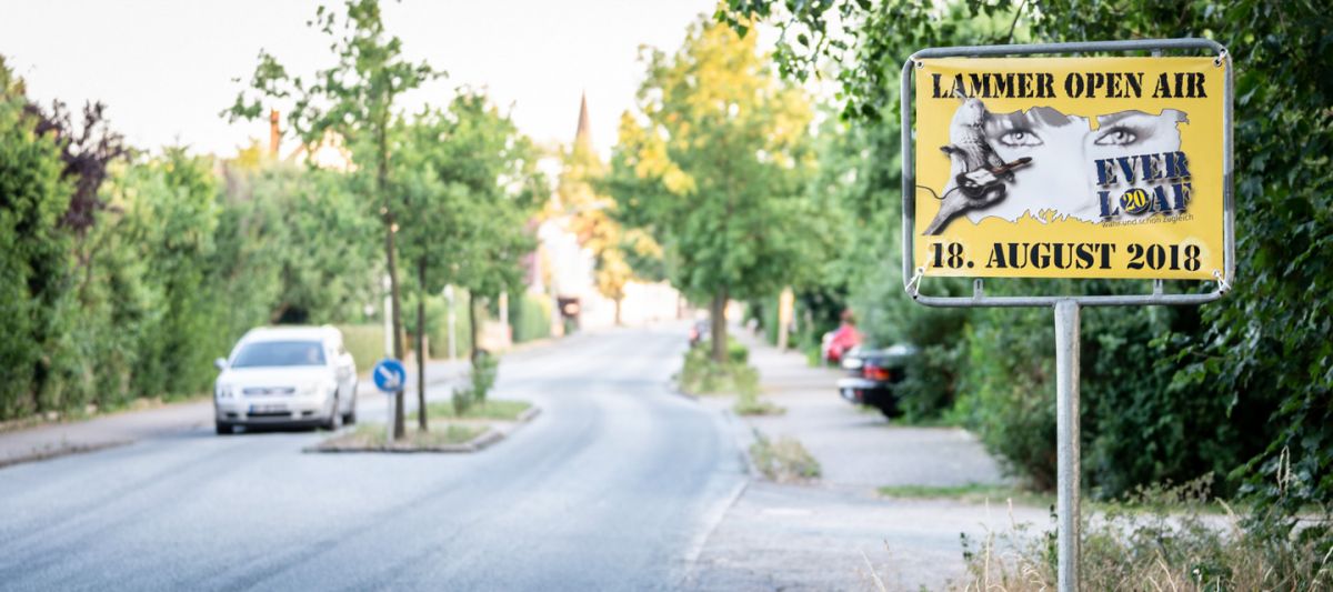 Einfahrt Lamme, Hinweisschild mit Festival