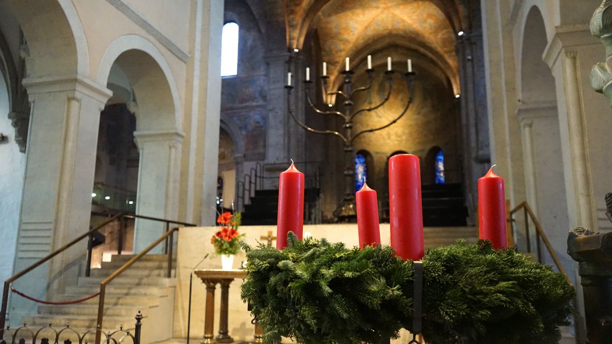 Adventskranz im Dom