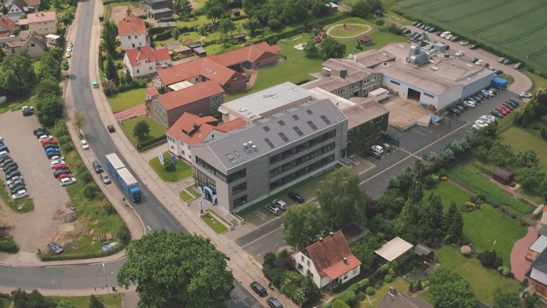 Blick von oben: Das Firmengelände in Grasleben im Landkreis Helmstedt