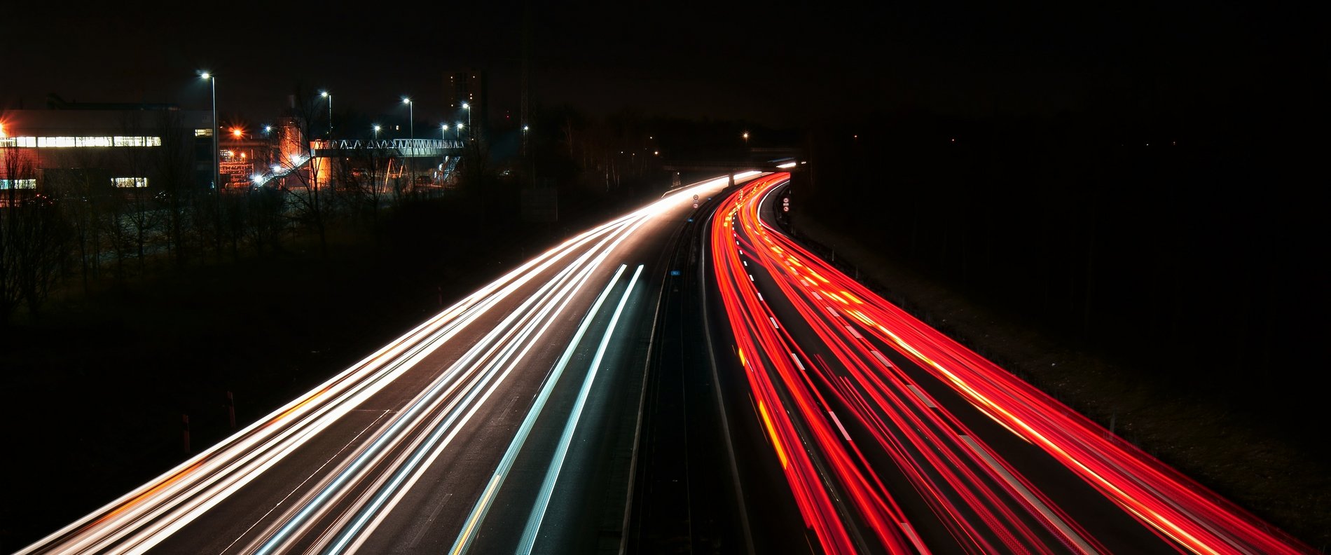 Autobahn mit Langzeitbelichtung fotografiert