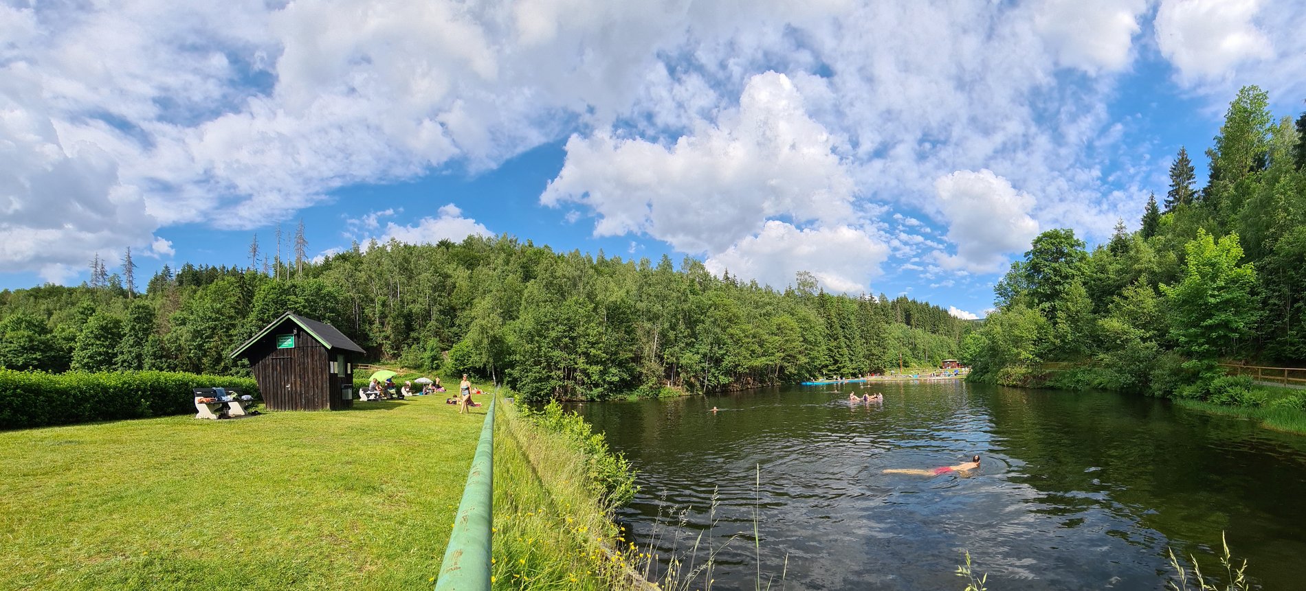 Am Okerteich in Altenau im Landkreis Goslar