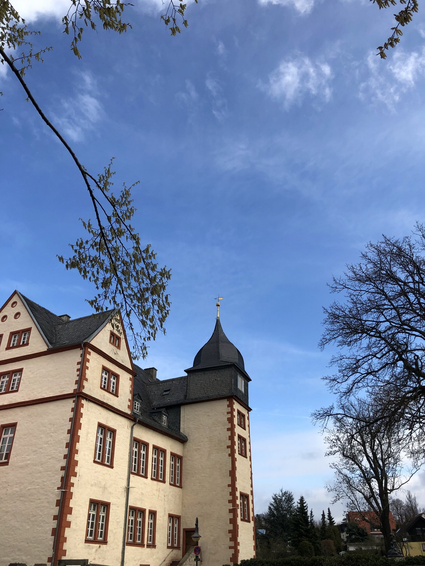 Man blickt von außen auf das Städtische Museum Schloss Salder Salzgitter