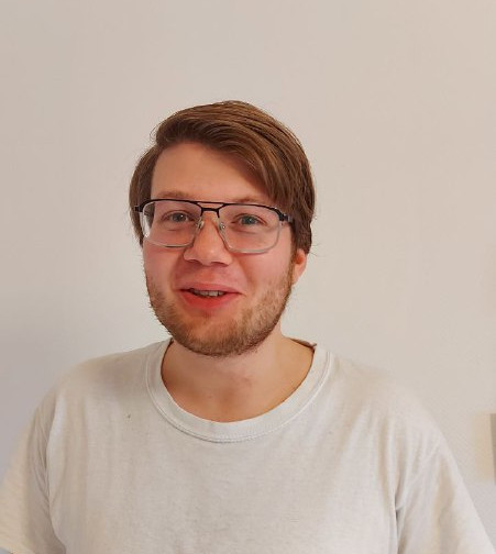 Niklas Donocik ist studierter Mathematik- und Physiklehrer.