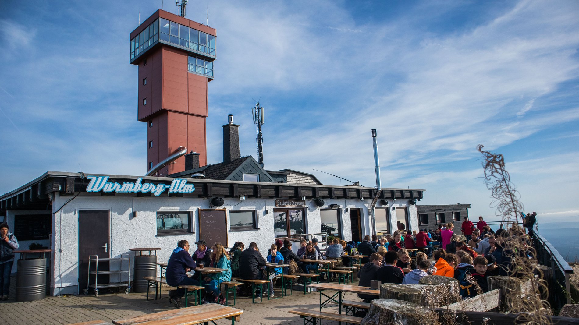 Niedersachsens höchstgelegene Gastronomie: Die Wurmberg-Alm im Landkreis Goslar.
