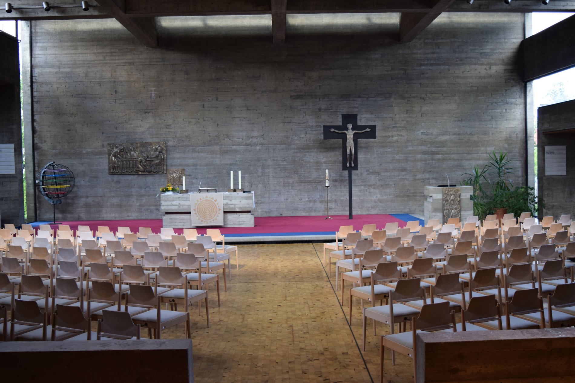 Der Innenraum der Kirche