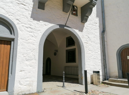 Der Eingang zum Schloss Wolfsburg.