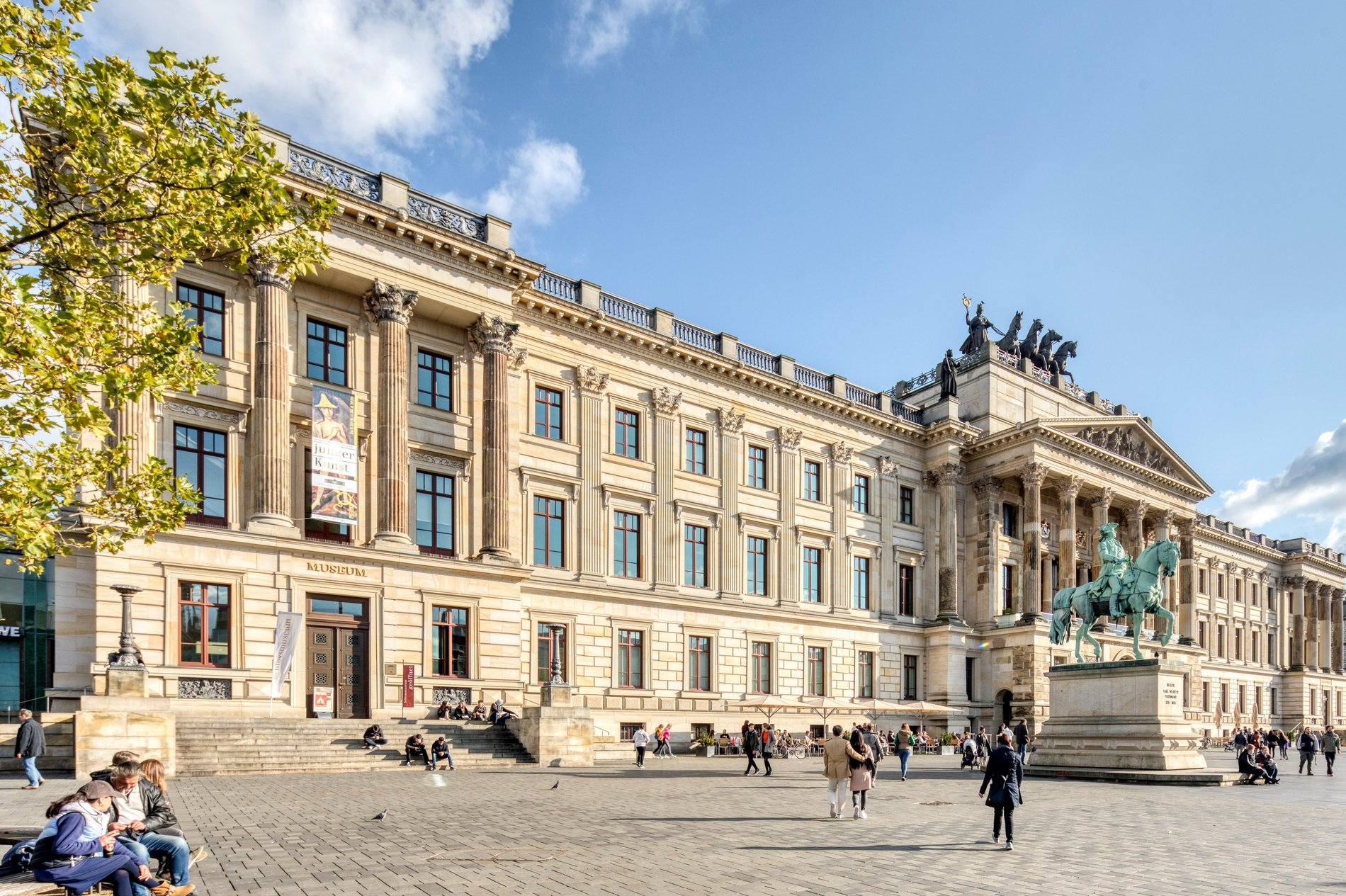 Ein Renaissancebau in einer deutschen Stadt.