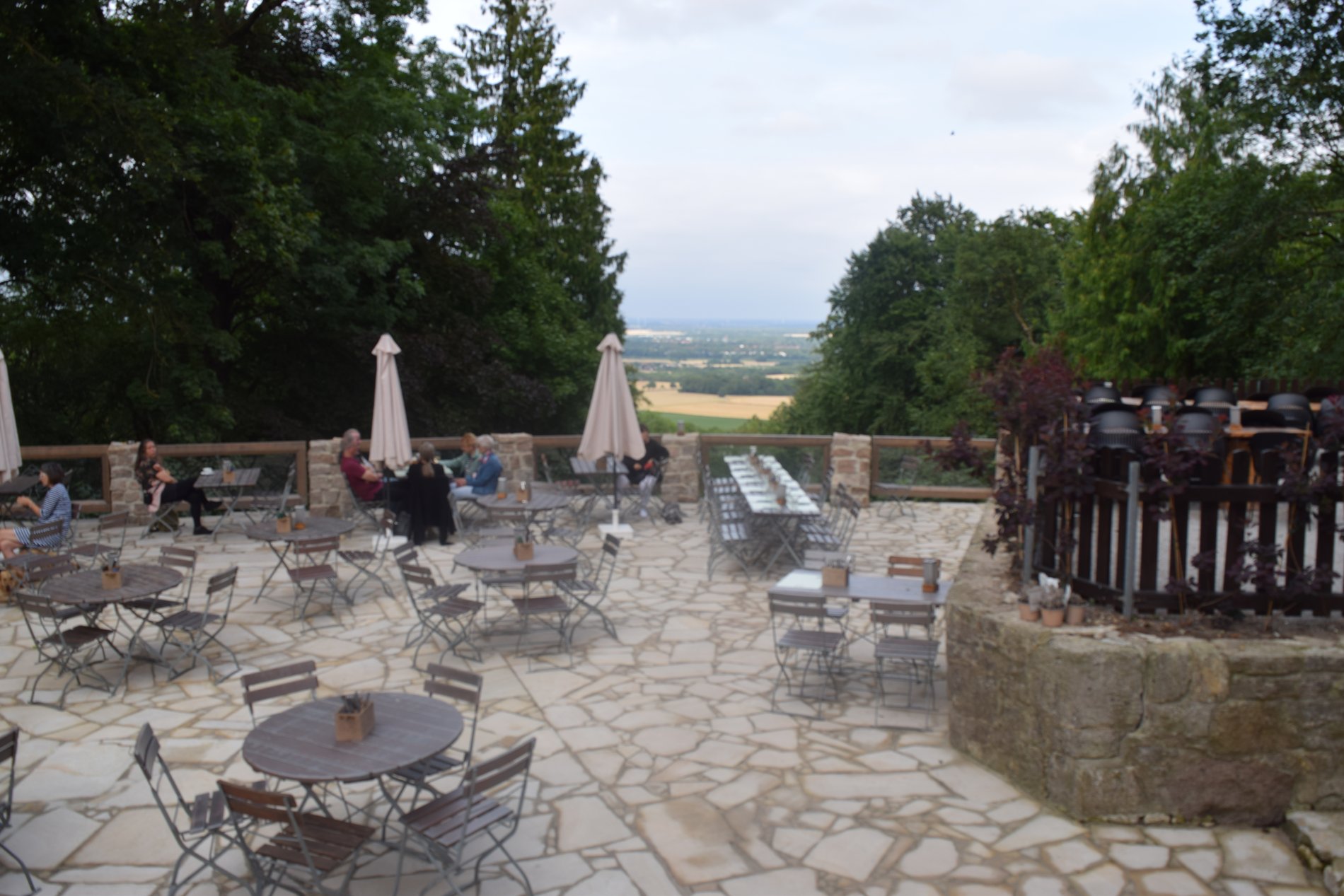 Entspannen auf der Terrasse des PEAK-Hotel.