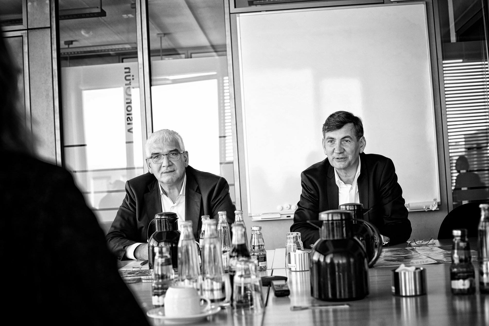 Wendelin Göbel und Gunnar Kilian beim Interview in Wolfsburg.