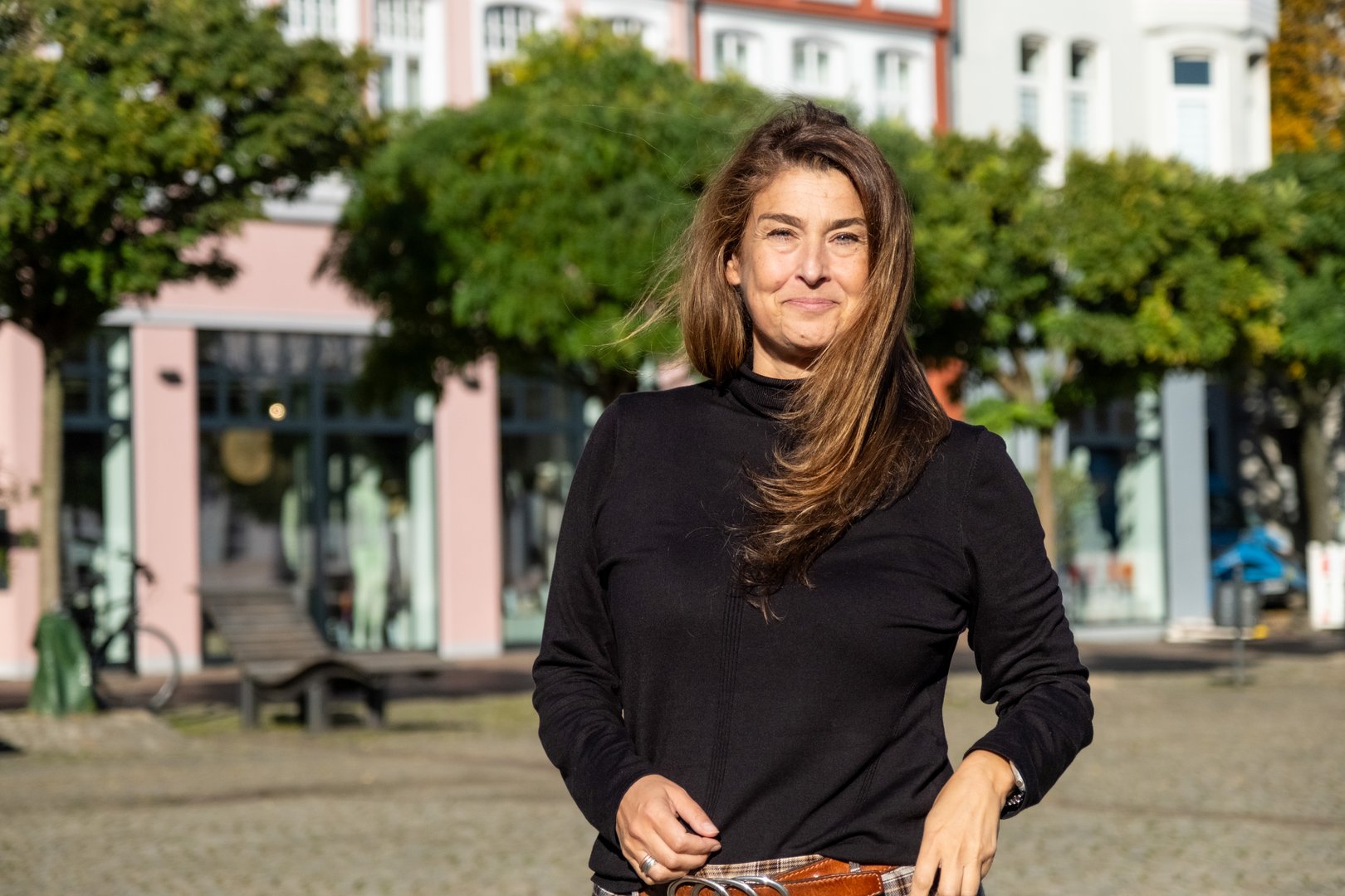 Anja Barlen-Herbig, Geschäftsführerin der Peine Marketing GmbH, auf dem Peiner Marktplatz