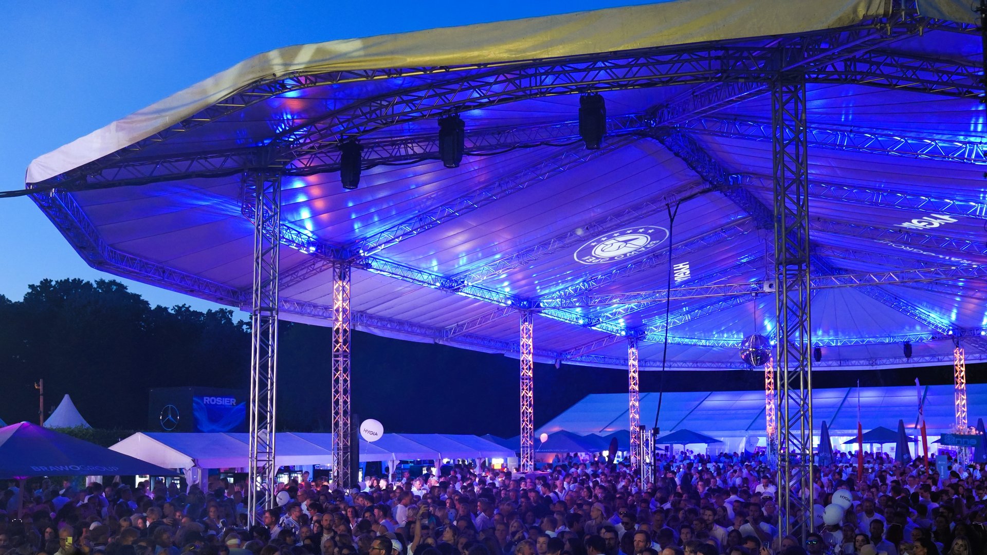 Tolles Ambiente bei den Live-Konzerten während der BRAWO OPEN.