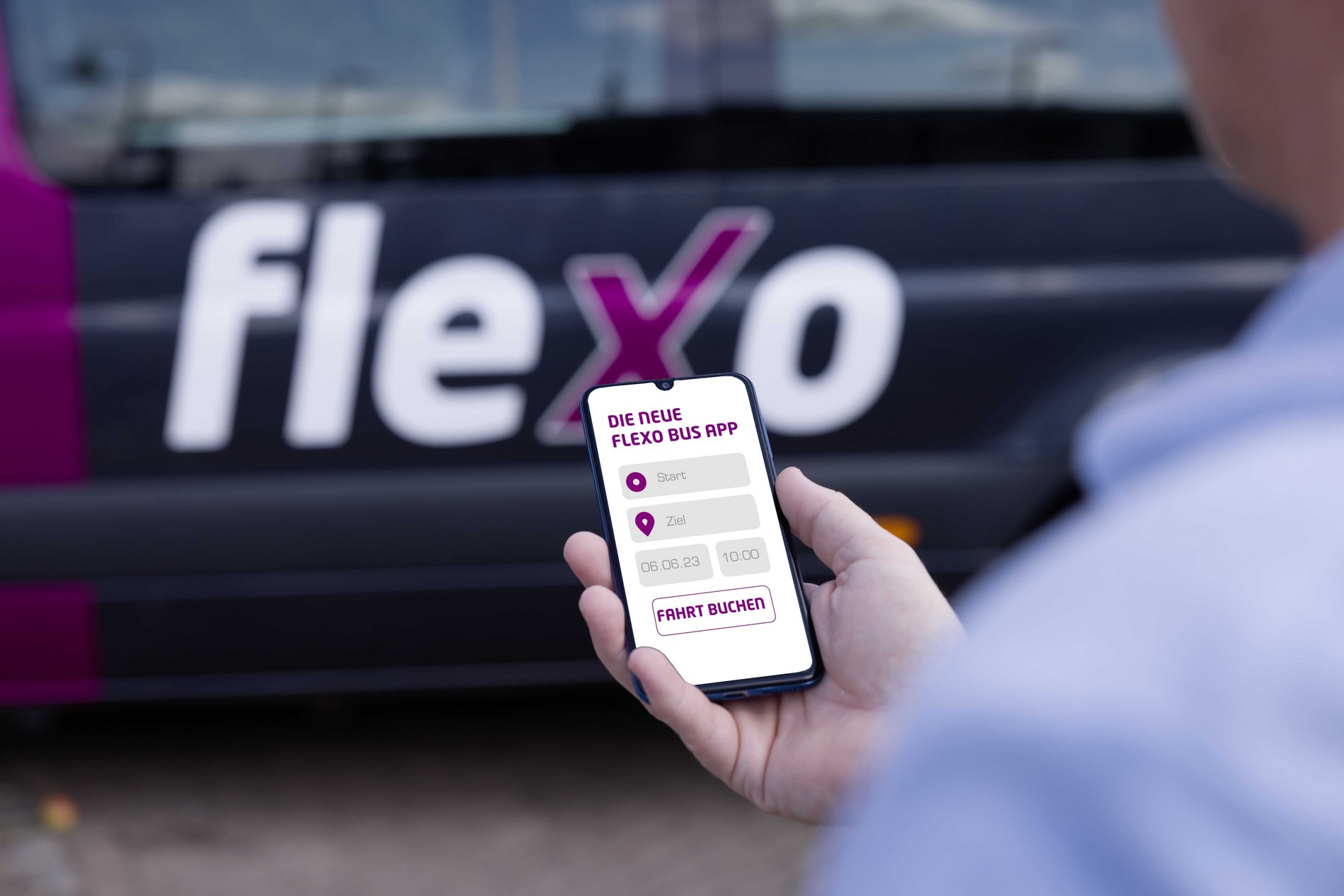 Nachhaltig unterwegs: Die geöffnete Flexobus-App auf einem Smartphone.